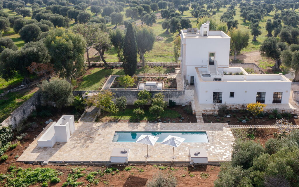 Villa Carratelli: Attività, Balcone / Terrazza / Patio, Benessere, Caratteristiche, Entrata Principale, Estate, Esterni, Giardino, Primavera, Servizi