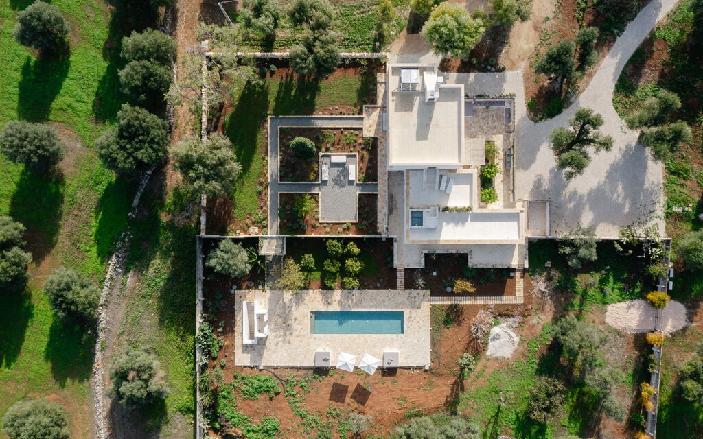 Villa Carratelli: Attività, Balcone / Terrazza / Patio, Benessere, Caratteristiche, Entrata Principale, Estate, Esterni, Giardino, Primavera, Servizi