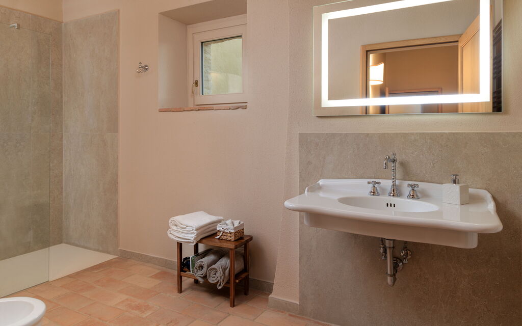 Villa Montello: Attività, Benessere, Caratteristiche, Entrata Principale, Estate, Esterni, Piscina, Primavera, Servizi