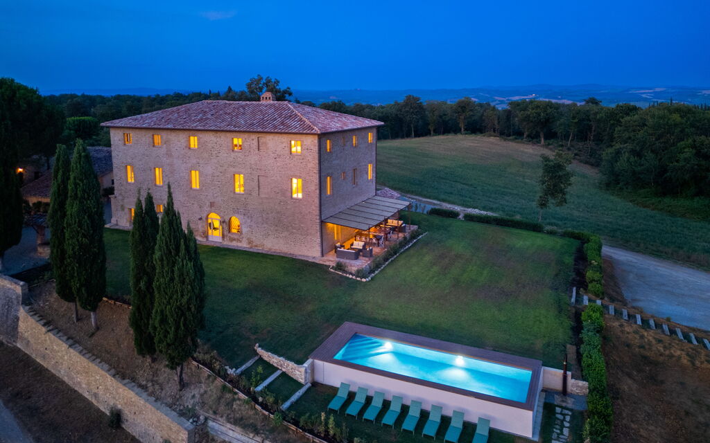 Villa Montello: Attività, Benessere, Caratteristiche, Entrata Principale, Estate, Esterni, Piscina, Primavera, Servizi