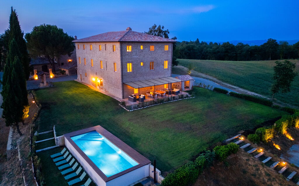Villa Montello: Attività, Benessere, Caratteristiche, Entrata Principale, Estate, Esterni, Piscina, Primavera, Servizi