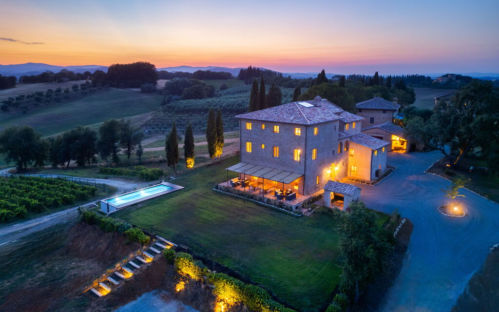 Villa Montello: Attività, Benessere, Caratteristiche, Entrata Principale, Estate, Esterni, Piscina, Primavera, Servizi