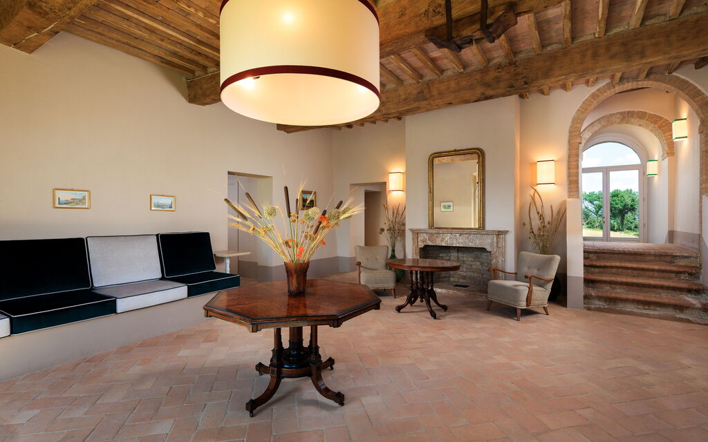 Villa Montello: Attività, Benessere, Caratteristiche, Entrata Principale, Estate, Esterni, Piscina, Primavera, Servizi