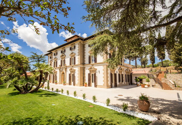 Villa Paola 14: Attività, Balcone / Terrazza / Patio, Caratteristiche, Dettagli della stanza, Entrata Principale, Estate, Esterni, Giardino, Piscina, Primavera