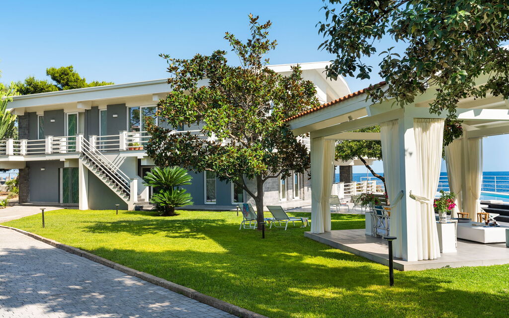 Villa Geranio: Estate, Esterni, Primavera