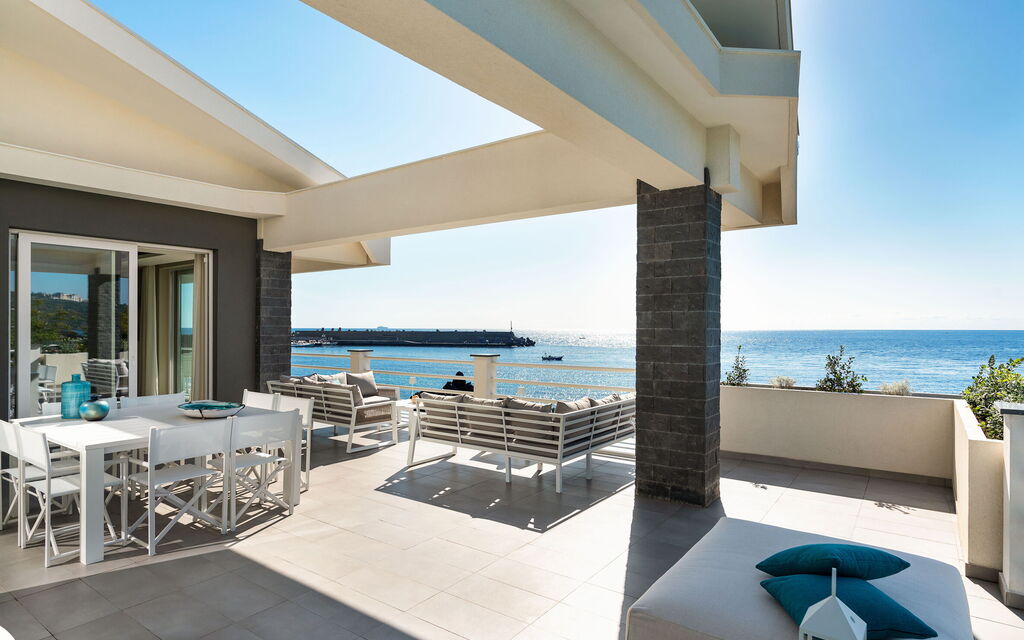 Villa Geranio: Estate, Esterni, Primavera