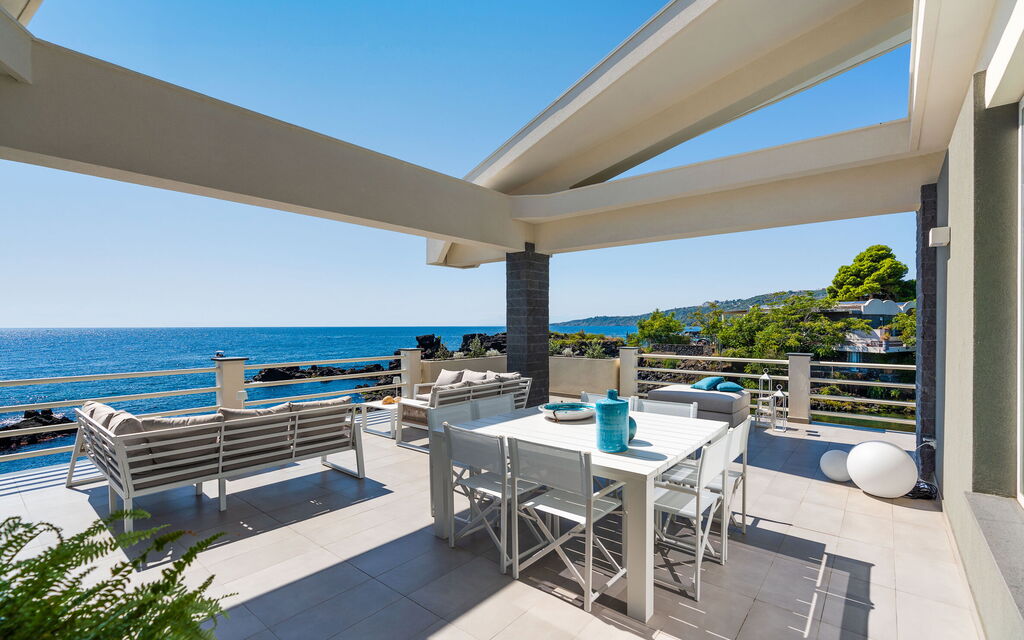 Villa Geranio: Estate, Esterni, Primavera