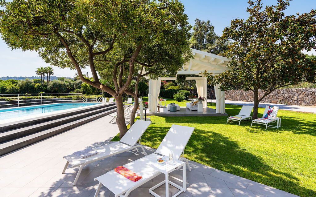 Villa Geranio: Estate, Esterni, Primavera