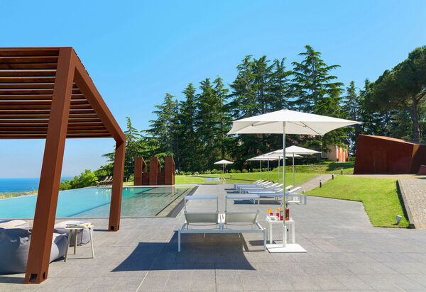 Villa Lime: Activities, Balcony / Terrace / Patio, Building Exterior, Garden, Hot Tub, Main Entrance, Spring, Summer