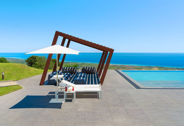 Villa Lime: Activities, Balcony / Terrace / Patio, Building Exterior, Garden, Hot Tub, Main Entrance, Spring, Summer