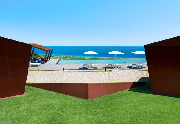 Villa Lime: Activities, Balcony / Terrace / Patio, Building Exterior, Garden, Hot Tub, Main Entrance, Spring, Summer