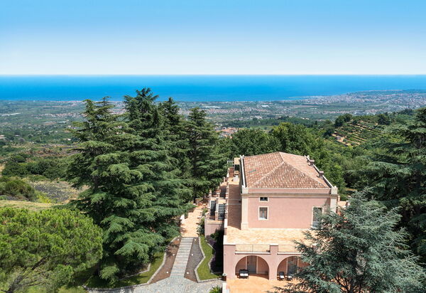 Villa Lime: Activities, Balcony / Terrace / Patio, Building Exterior, Garden, Hot Tub, Main Entrance, Spring, Summer