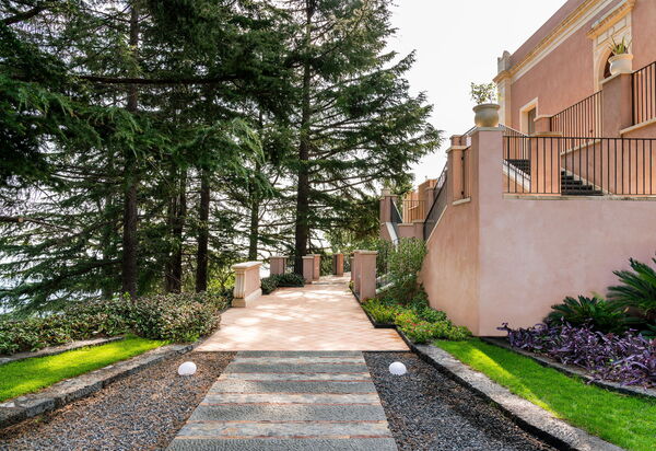 Villa Lime: Activities, Balcony / Terrace / Patio, Building Exterior, Garden, Hot Tub, Main Entrance, Spring, Summer