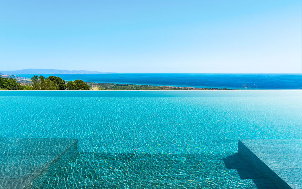 Villa Lime: Activities, Balcony / Terrace / Patio, Building Exterior, Garden, Hot Tub, Main Entrance, Spring, Summer