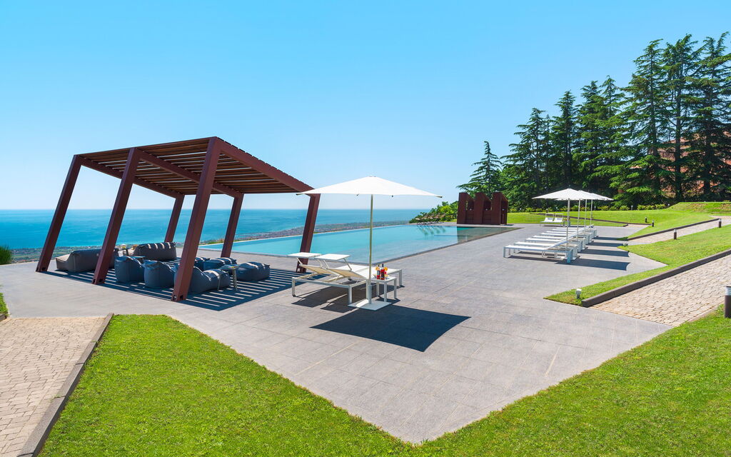 Villa Lime: Activities, Balcony / Terrace / Patio, Building Exterior, Garden, Hot Tub, Main Entrance, Spring, Summer