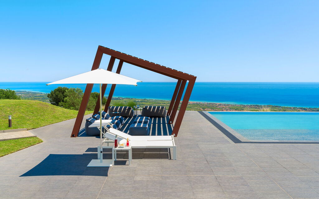 Villa Lime: Activities, Balcony / Terrace / Patio, Building Exterior, Garden, Hot Tub, Main Entrance, Spring, Summer