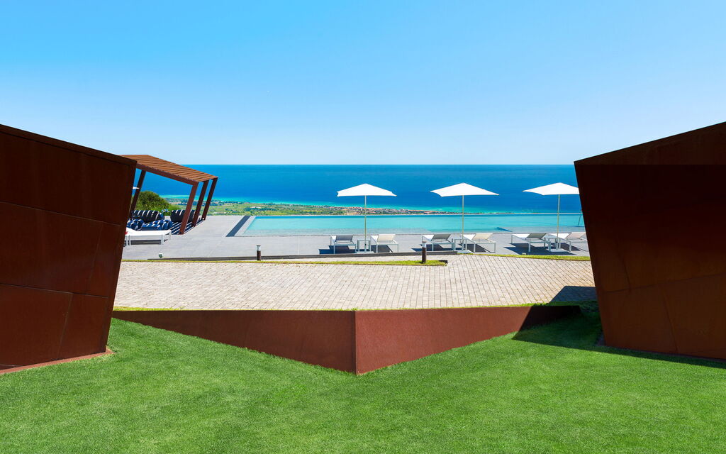 Villa Lime: Activities, Balcony / Terrace / Patio, Building Exterior, Garden, Hot Tub, Main Entrance, Spring, Summer