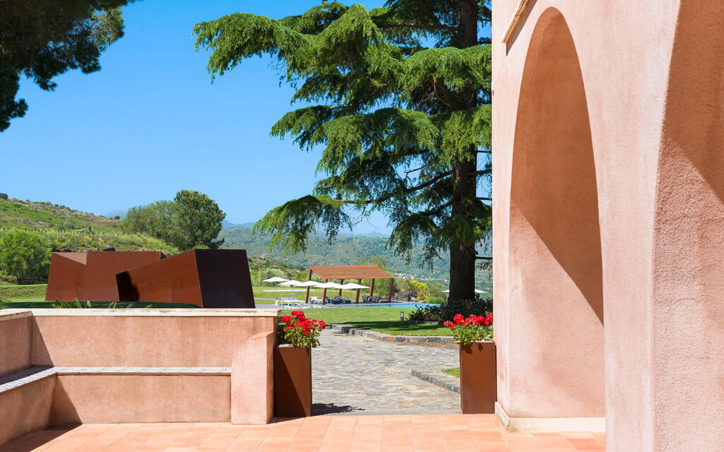 Villa Lime: Activities, Balcony / Terrace / Patio, Building Exterior, Garden, Hot Tub, Main Entrance, Spring, Summer