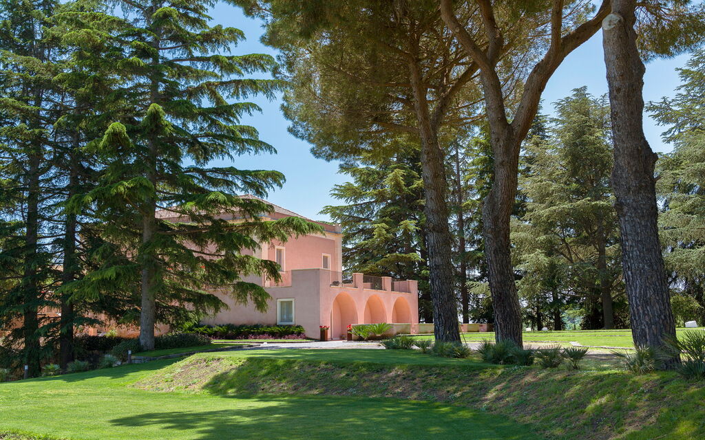 Villa Lime: Activities, Balcony / Terrace / Patio, Building Exterior, Garden, Hot Tub, Main Entrance, Spring, Summer