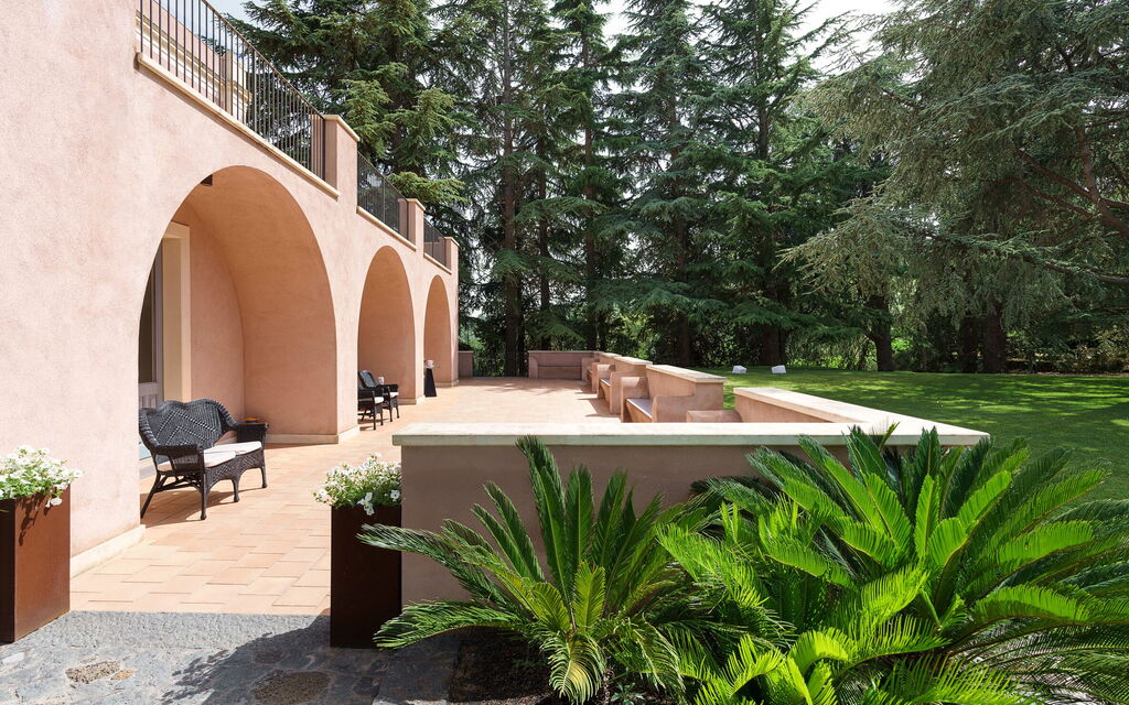 Villa Lime: Activities, Balcony / Terrace / Patio, Building Exterior, Garden, Hot Tub, Main Entrance, Spring, Summer