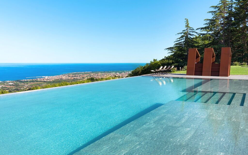 Villa Lime: Activities, Balcony / Terrace / Patio, Building Exterior, Garden, Hot Tub, Main Entrance, Spring, Summer