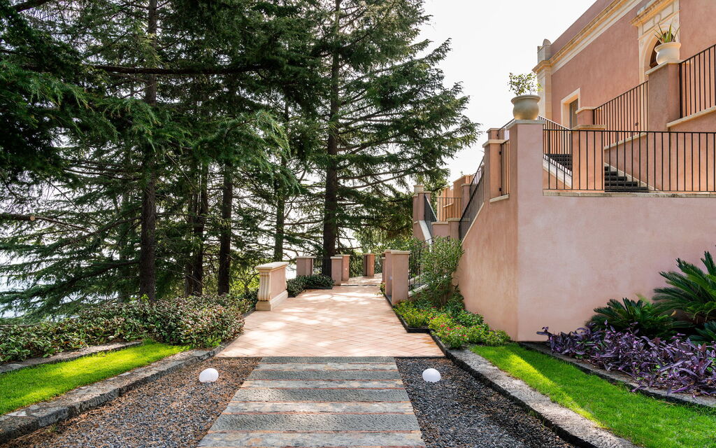 Villa Lime: Activities, Balcony / Terrace / Patio, Building Exterior, Garden, Hot Tub, Main Entrance, Spring, Summer