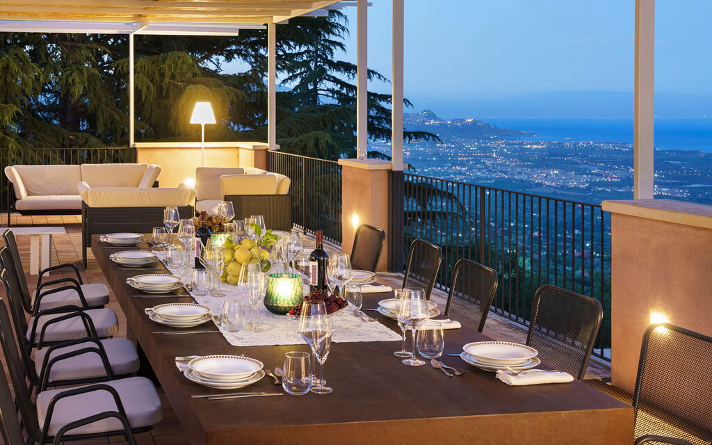 Villa Lime: Activities, Balcony / Terrace / Patio, Building Exterior, Garden, Hot Tub, Main Entrance, Spring, Summer