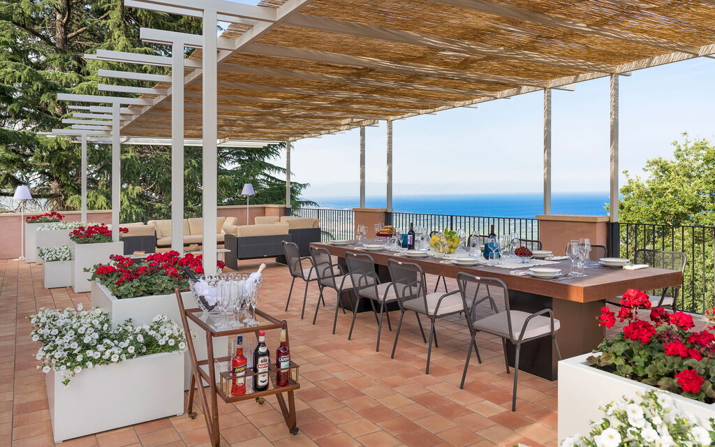 Villa Lime: Activities, Balcony / Terrace / Patio, Building Exterior, Garden, Hot Tub, Main Entrance, Spring, Summer