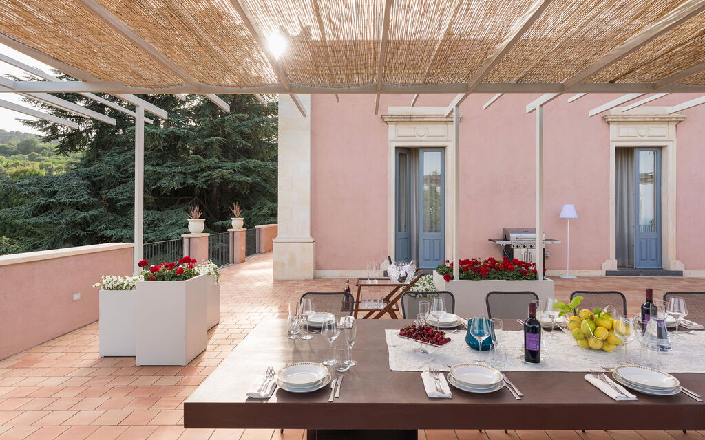 Villa Lime: Activities, Balcony / Terrace / Patio, Building Exterior, Garden, Hot Tub, Main Entrance, Spring, Summer