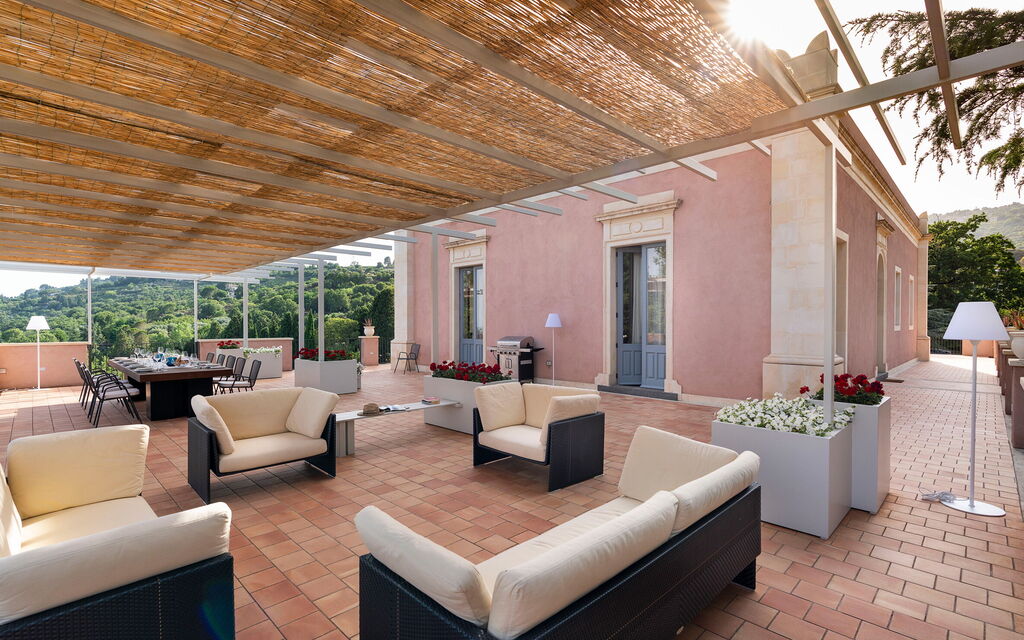 Villa Lime: Activities, Balcony / Terrace / Patio, Building Exterior, Garden, Hot Tub, Main Entrance, Spring, Summer