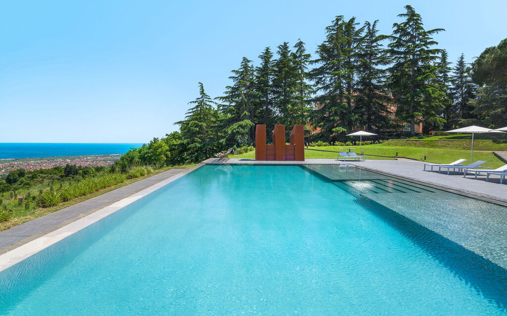 Villa Lime: Activities, Balcony / Terrace / Patio, Building Exterior, Garden, Hot Tub, Main Entrance, Spring, Summer