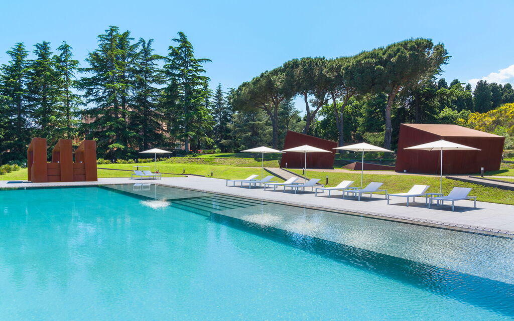 Villa Lime: Activities, Balcony / Terrace / Patio, Building Exterior, Garden, Hot Tub, Main Entrance, Spring, Summer