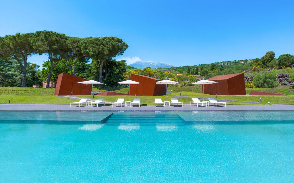 Villa Lime: Activities, Balcony / Terrace / Patio, Building Exterior, Garden, Hot Tub, Main Entrance, Spring, Summer