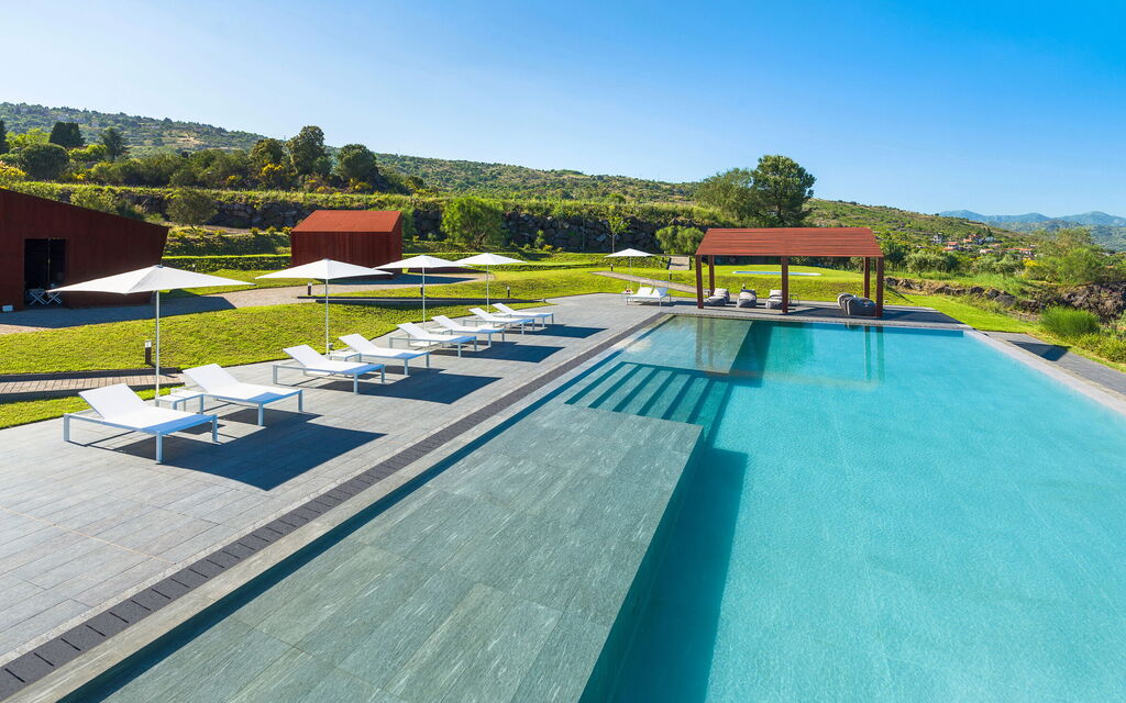 Villa Lime: Activities, Balcony / Terrace / Patio, Building Exterior, Garden, Hot Tub, Main Entrance, Spring, Summer