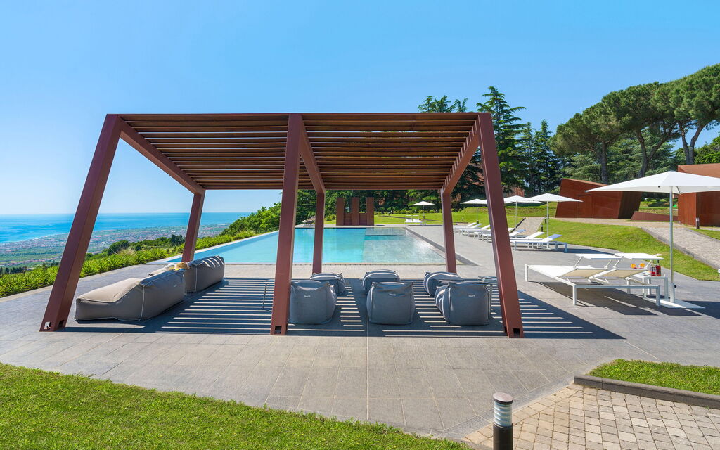 Villa Lime: Activities, Balcony / Terrace / Patio, Building Exterior, Garden, Hot Tub, Main Entrance, Spring, Summer