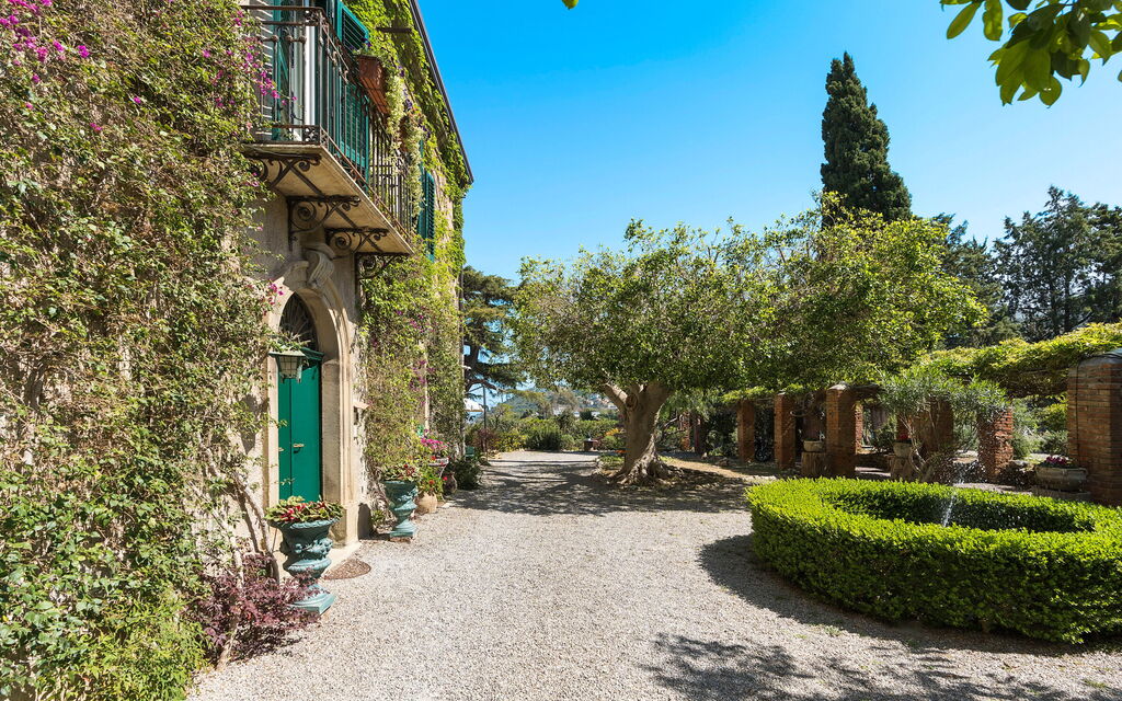 Villa Zenzero: Attività, Caratteristiche, Entrata Principale, Estate, Esterni, Giardino, Piscina, Primavera