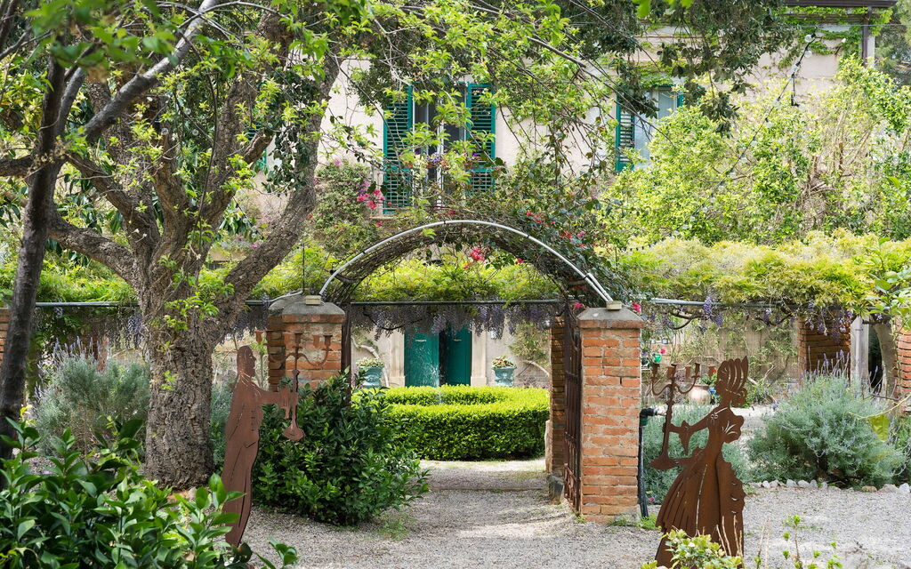 Villa Zenzero: Attività, Caratteristiche, Entrata Principale, Estate, Esterni, Giardino, Piscina, Primavera