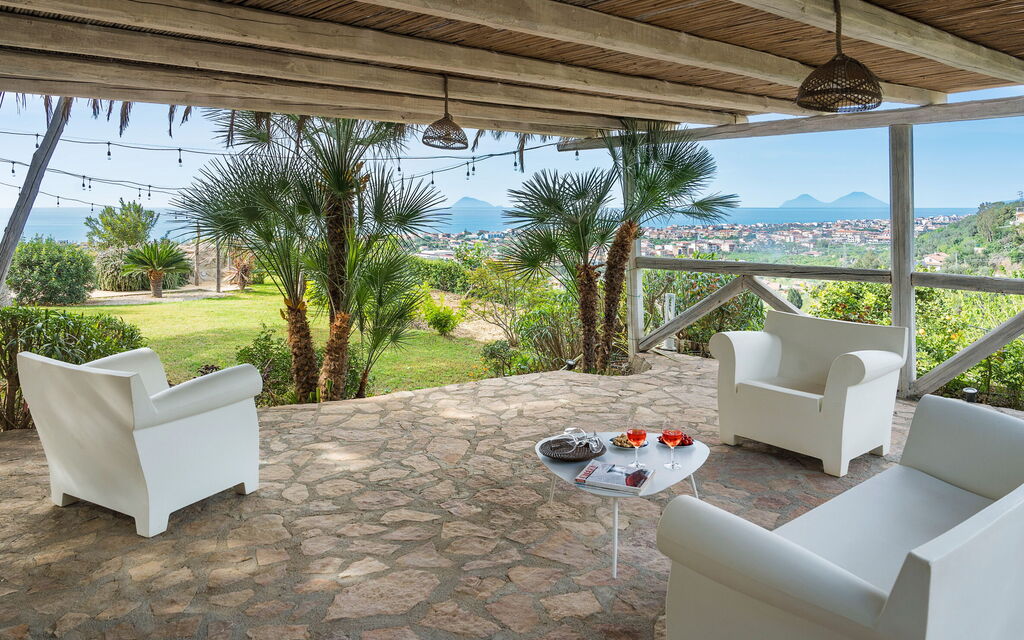Villa Zenzero: Attività, Caratteristiche, Entrata Principale, Estate, Esterni, Giardino, Piscina, Primavera