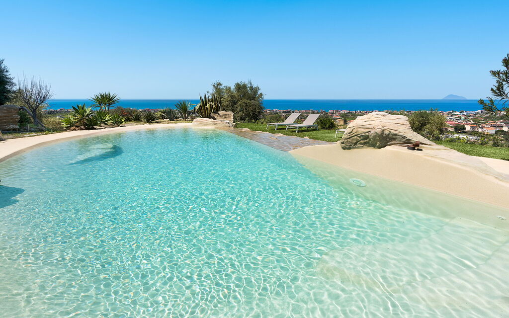 Villa Zenzero: Attività, Caratteristiche, Entrata Principale, Estate, Esterni, Giardino, Piscina, Primavera