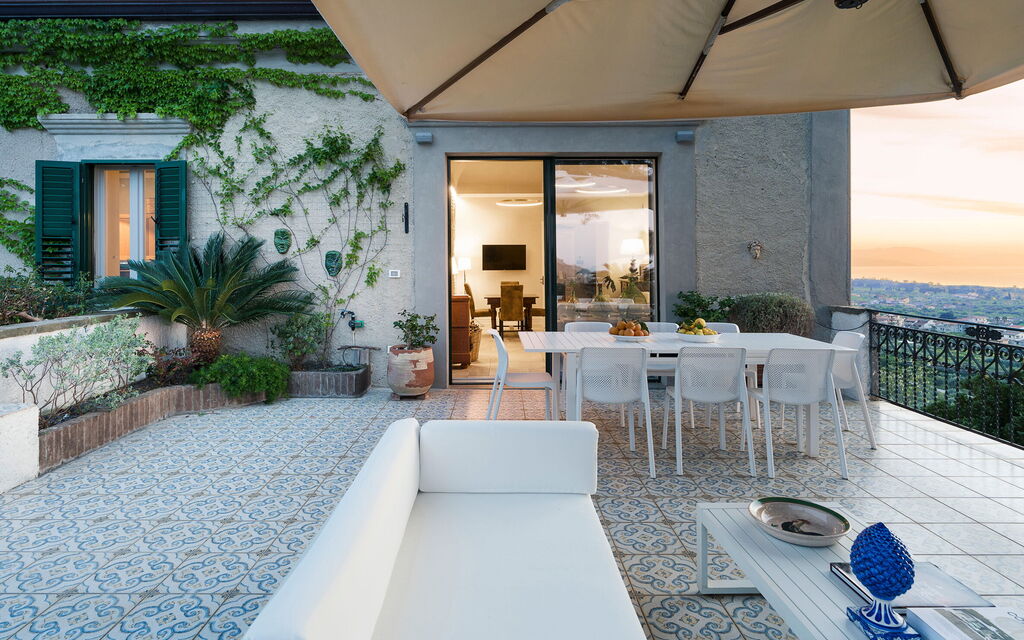 Villa Zenzero: Attività, Caratteristiche, Entrata Principale, Estate, Esterni, Giardino, Piscina, Primavera