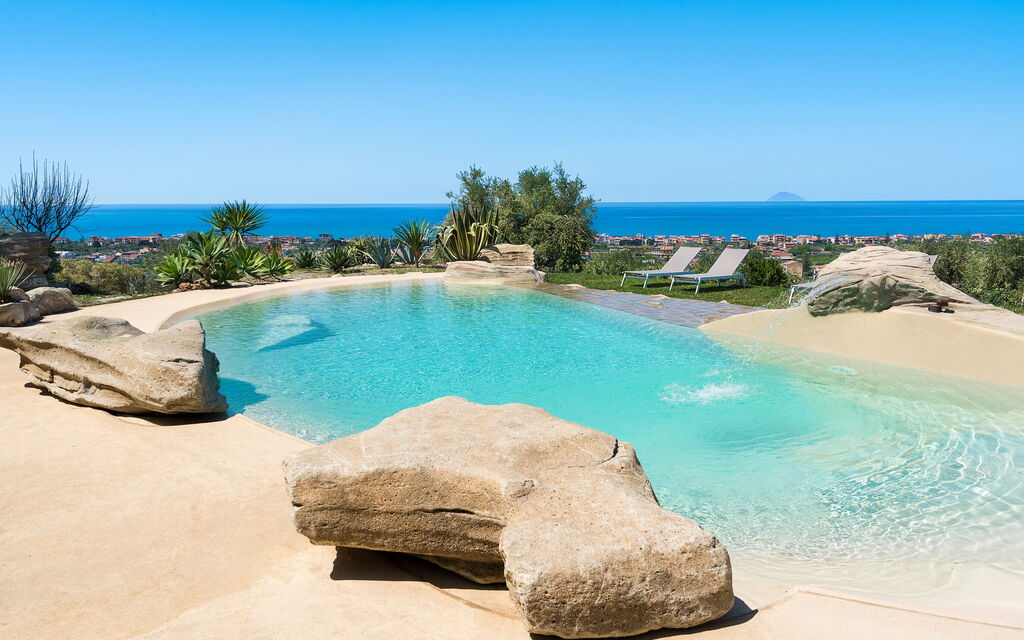 Villa Zenzero: Attività, Caratteristiche, Entrata Principale, Estate, Esterni, Giardino, Piscina, Primavera