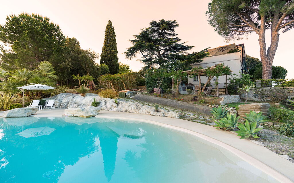 Villa Zenzero: Attività, Caratteristiche, Entrata Principale, Estate, Esterni, Giardino, Piscina, Primavera