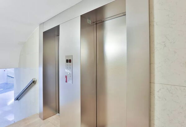 Passarella Escape: Amenities, Building Exterior, Main Entrance, Spring, Summer