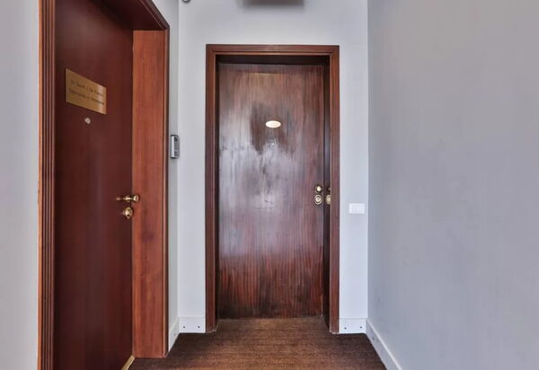 Passarella Escape: Amenities, Building Exterior, Main Entrance, Spring, Summer