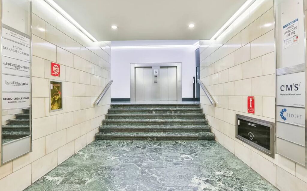 Passarella Escape: Amenities, Building Exterior, Main Entrance, Spring, Summer