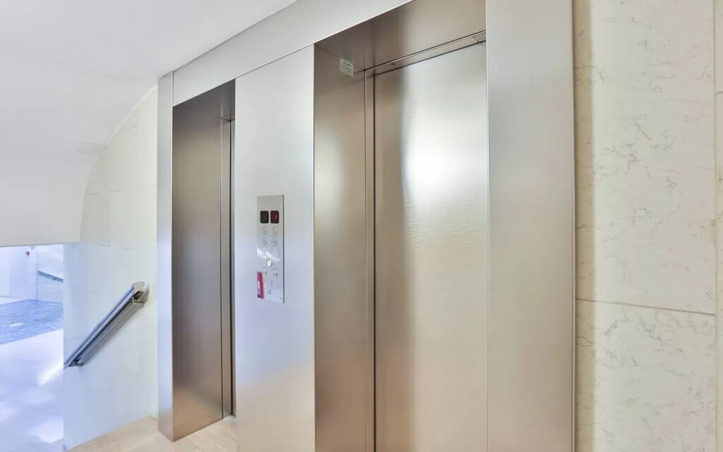 Passarella Escape: Amenities, Building Exterior, Main Entrance, Spring, Summer