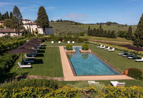 Villa Lindera: Attività, Caratteristiche, Dettagli della stanza, Entrata Principale, Estate, Esterni, Piscina, Planimetria, Primavera, Servizi