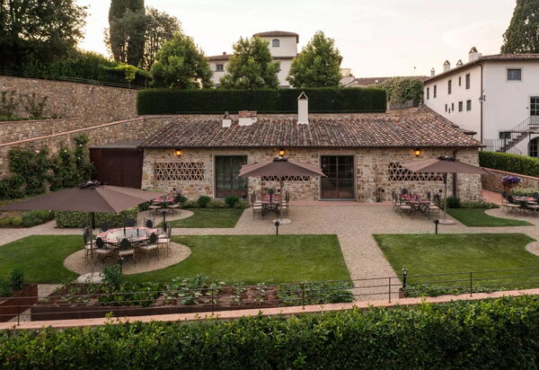 Villa Lindera: Attività, Caratteristiche, Dettagli della stanza, Entrata Principale, Estate, Esterni, Piscina, Planimetria, Primavera, Servizi