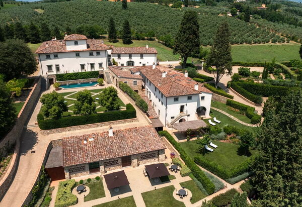 Villa Lindera: Attività, Caratteristiche, Dettagli della stanza, Entrata Principale, Estate, Esterni, Piscina, Planimetria, Primavera, Servizi