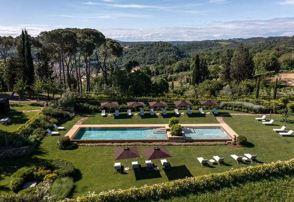 Villa Lindera: Attività, Caratteristiche, Dettagli della stanza, Entrata Principale, Estate, Esterni, Piscina, Planimetria, Primavera, Servizi